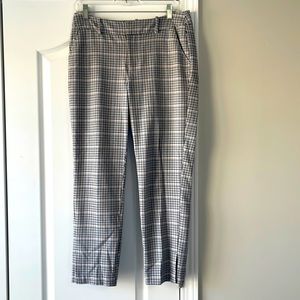 Cropped straight leg slacks - size 6